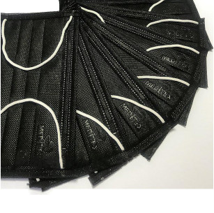 Маска одноразовая трехслойная на резинках  чорна 40 шт уп